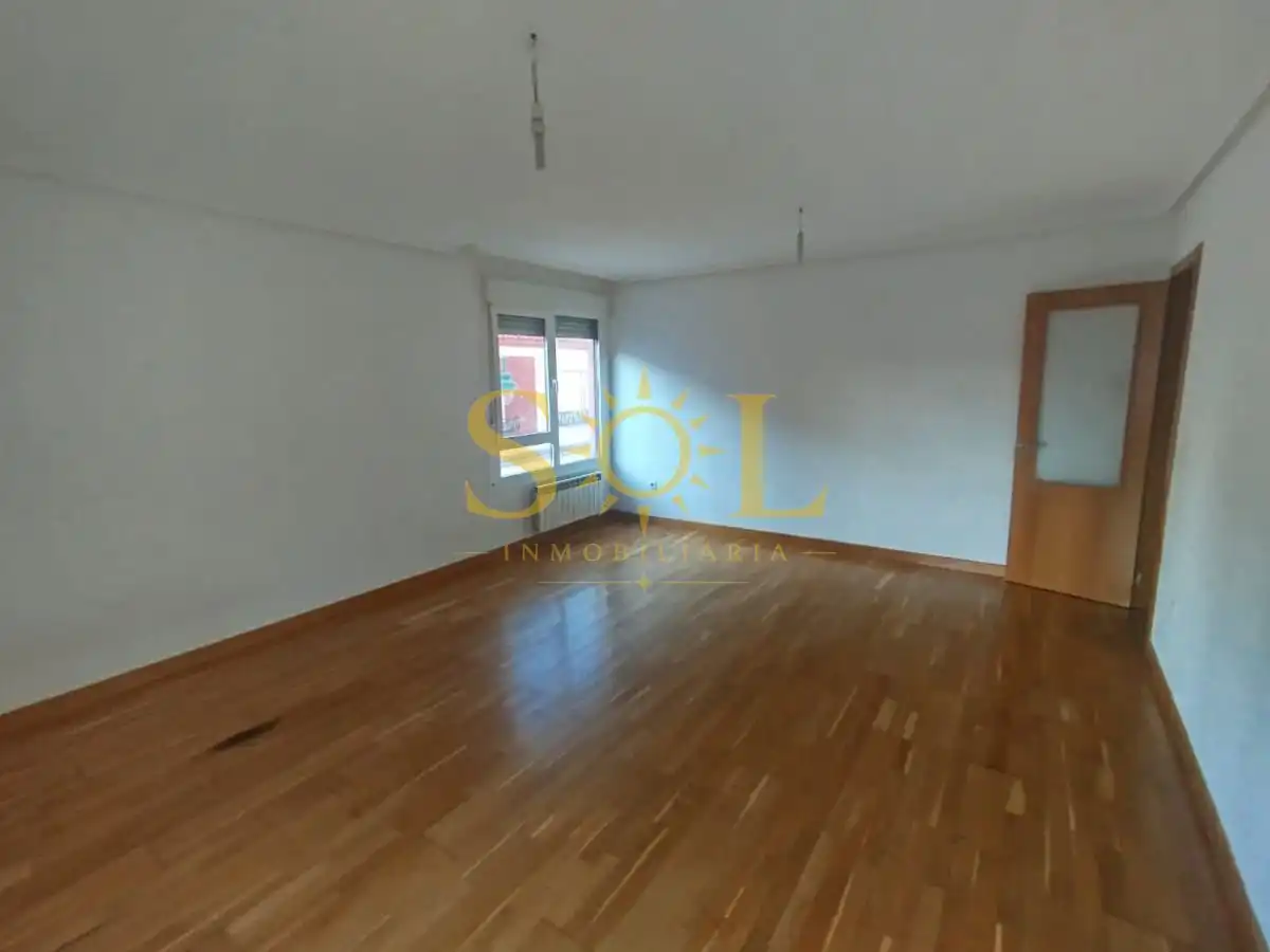 Living room of Flat for sale in León Capital   with Heating and Parquet flooring