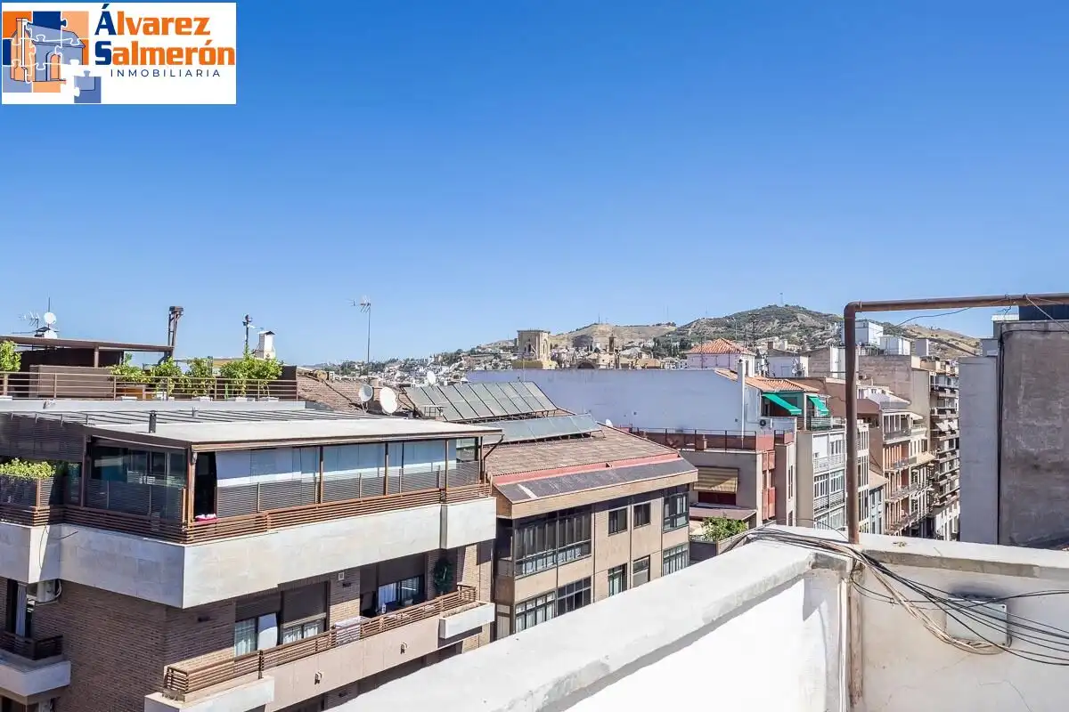 Vista exterior de Pis en venda en Granada amb Terrassa, Traster i Balcó
