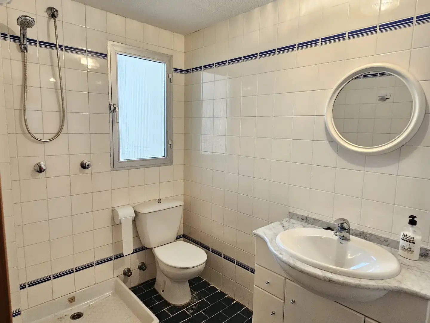 Bathroom of Flat for sale in Santa Pola  with Furnished, TV and Balcony