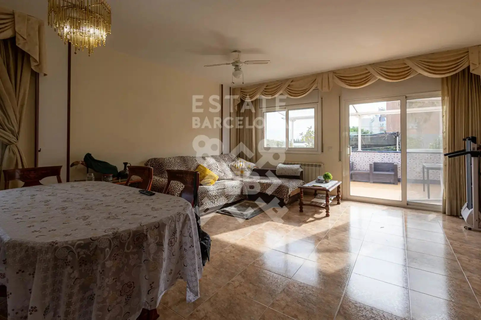 Ground floor with pool for sale in Carrer Illes Canàries, imagen 3