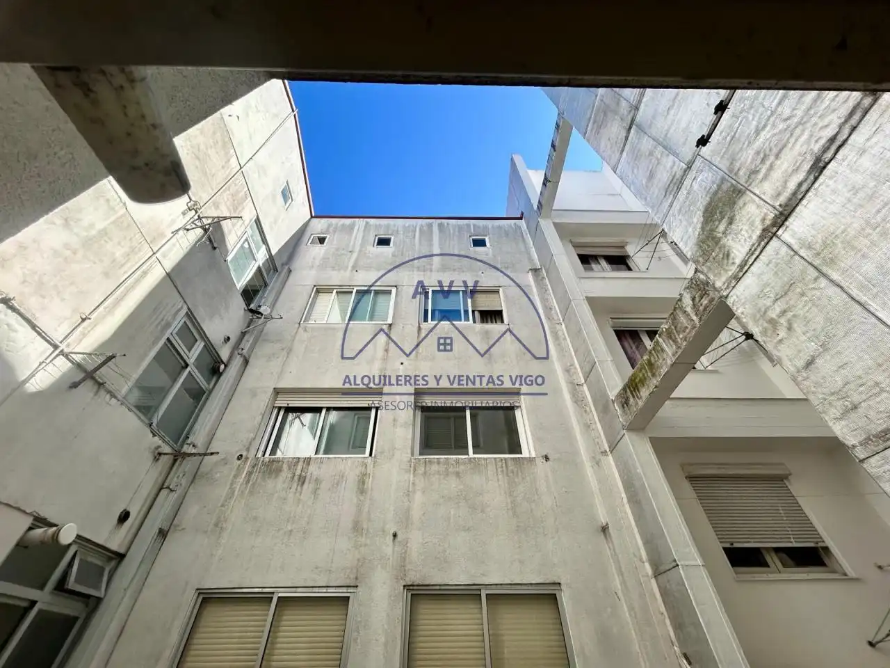 Vista exterior de Pis en venda en Vigo  amb Parquet, Traster i Moblat