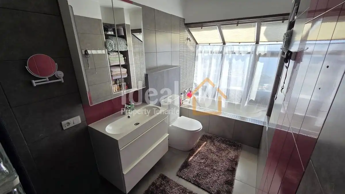 Baño de Casa adosada en venta en Santiago del Teide con Terraza, Amueblado y Piscina comunitaria