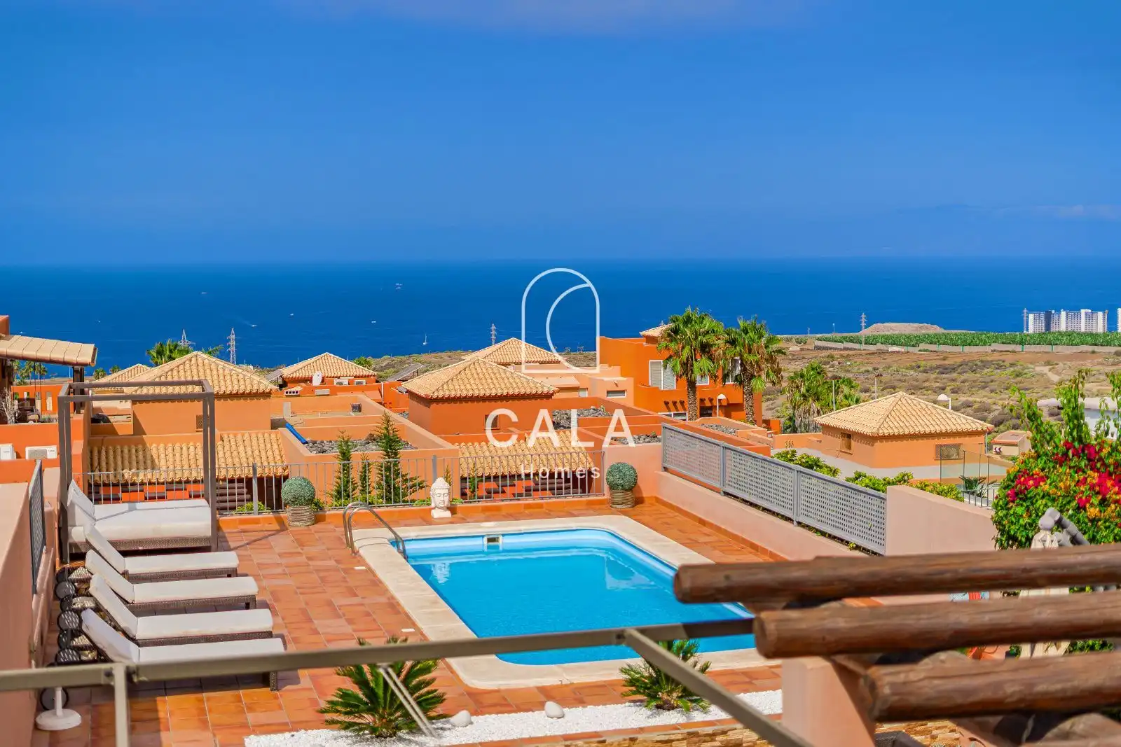 Vista exterior de Casa o xalet en venda en Adeje amb Aire condicionat, Calefacció i Piscina