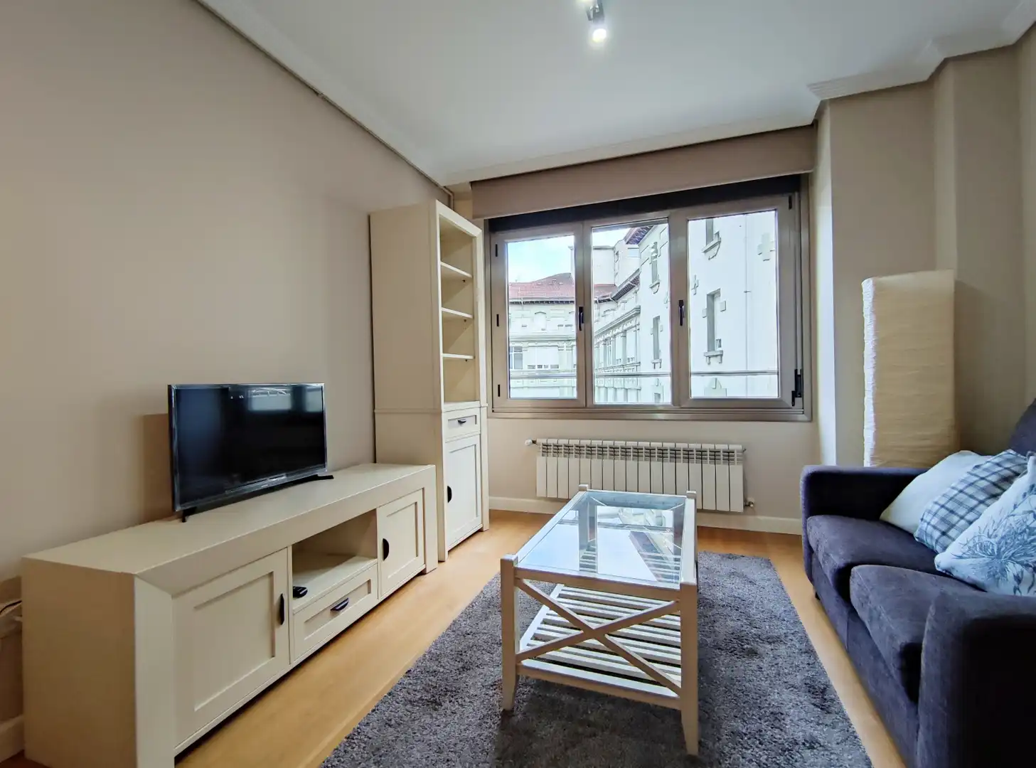 Wohnzimmer von Wohnung zur Miete in Oviedo  mit Heizung, Abstellraum und Möbliert
