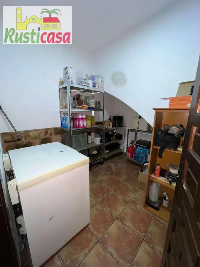 Cuina de Casa o xalet en venda en Baños de la Encina amb Terrassa i Balcó