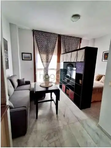 Sala de estar de Estudio de alquiler en Sevilla con Aire acondicionado, Terraza y Piscina