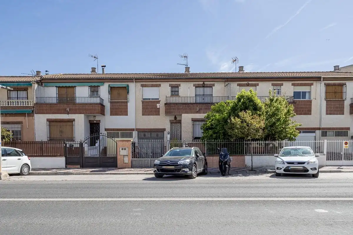 Casa adosada en venta en Calle LA REDONDA, 21, Pinos Puente