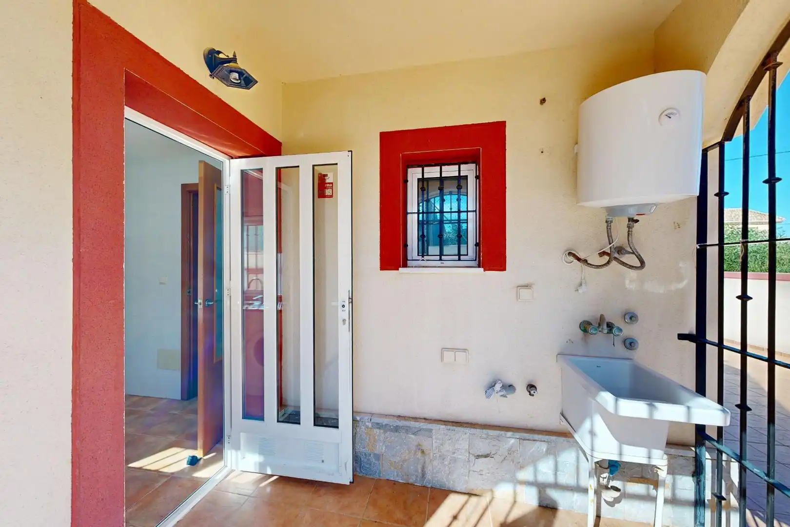 Casa adosada en venta en Cartagena con Terraza, Trastero y Balcón