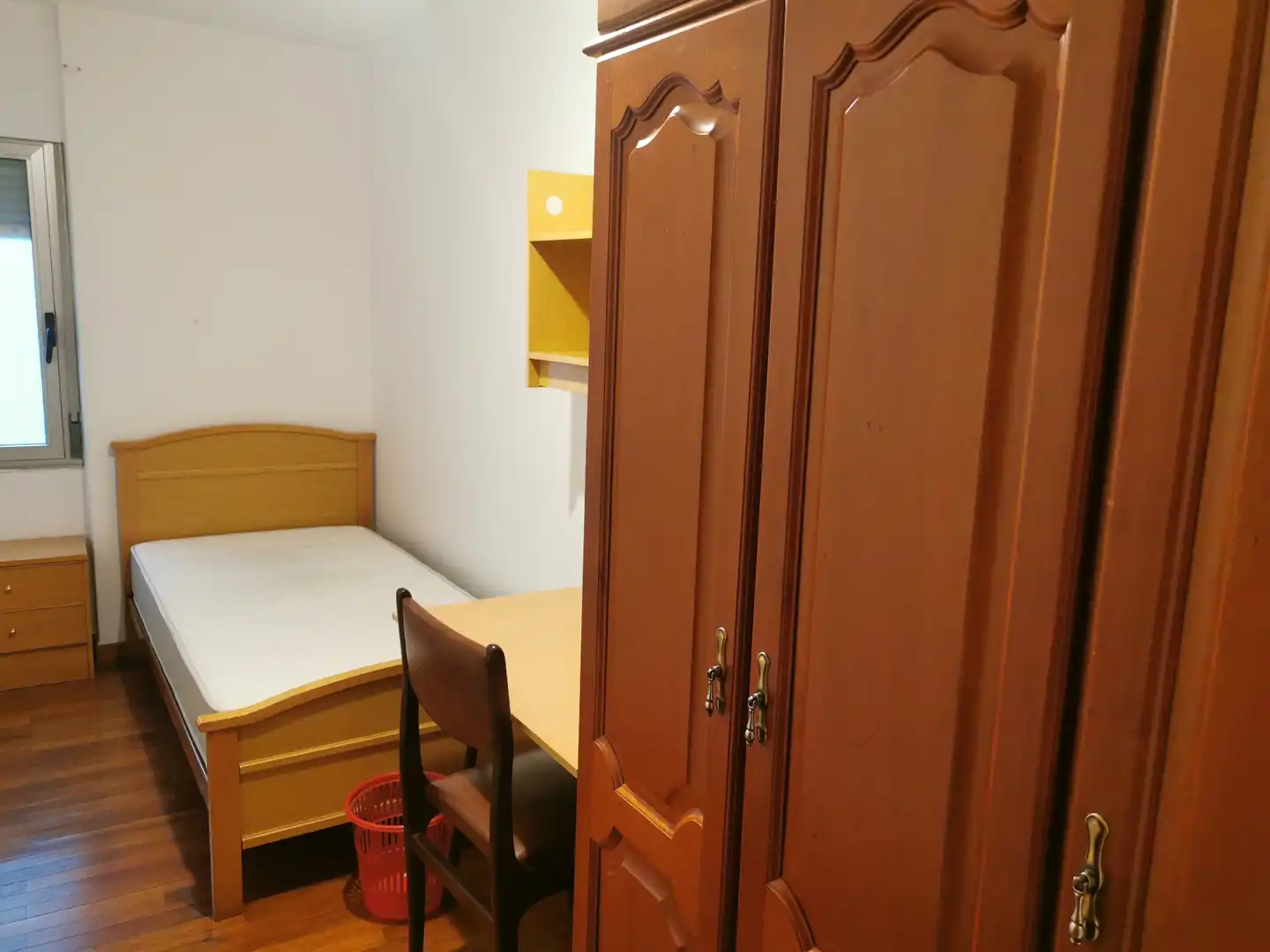 Schlafzimmer von Wohnung zur Miete in Santiago de Compostela  mit Heizung und Möbliert