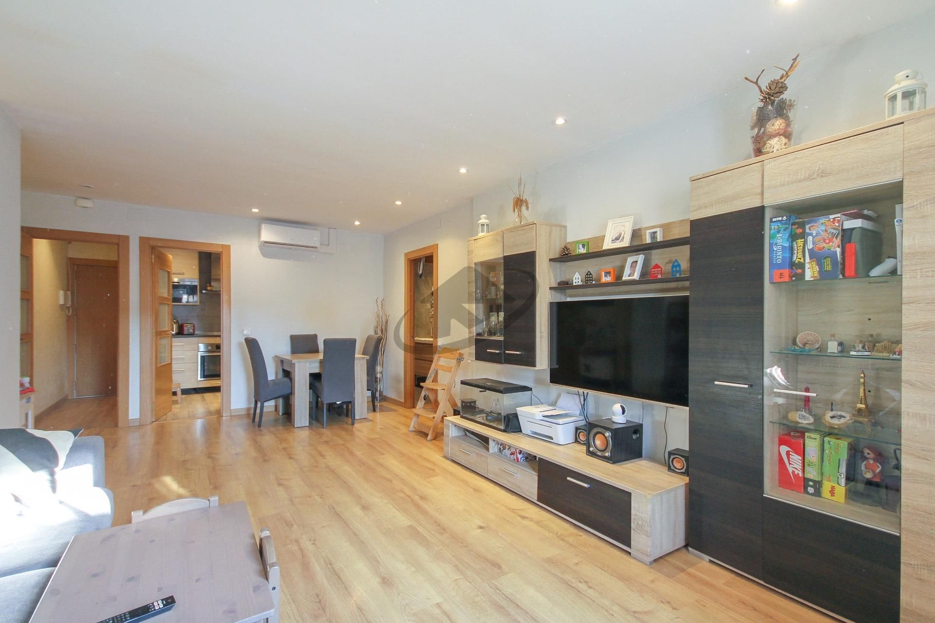 Living room of Attic for sale in Barberà del Vallès  with Air Conditioner, Terrace and Storage room