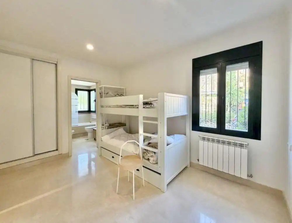 Habitación de Apartamento de alquiler en Marbella con Aire acondicionado, Calefacción y Terraza