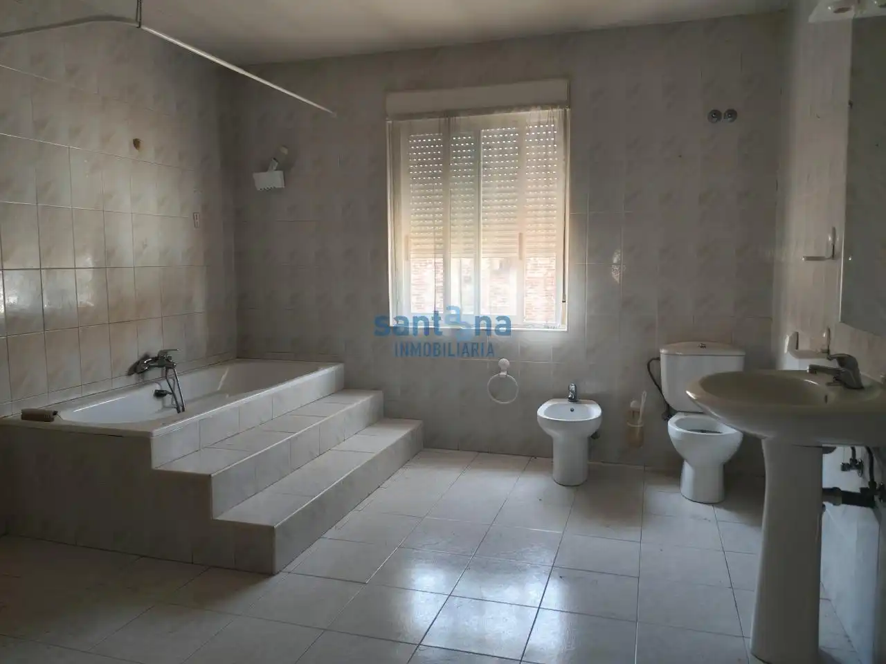 Bany de Casa o xalet en venda en Turcia amb Jardí privat, Terrassa i Traster