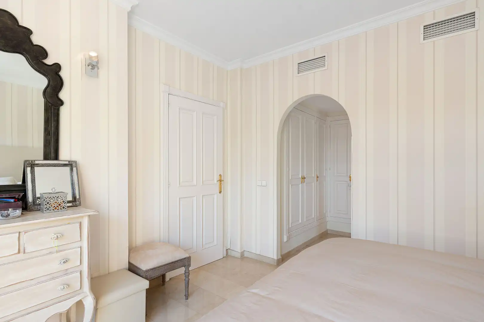 Bedroom of Attic for sale in Marbella  with Terrace, Swimming Pool and Alarm