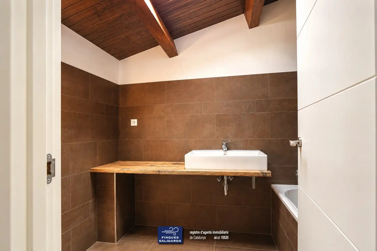 Badezimmer von Maisonette zum Verkauf in Santa Eulàlia de Ronçana mit Klimaanlage, Heizung und Terrasse