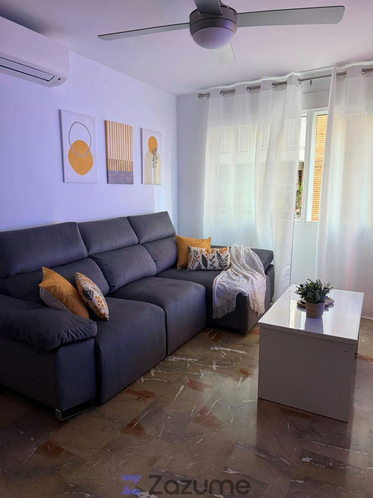 Sala d'estar de Pis de lloguer en Benidorm amb Aire condicionat, Calefacció i Moblat