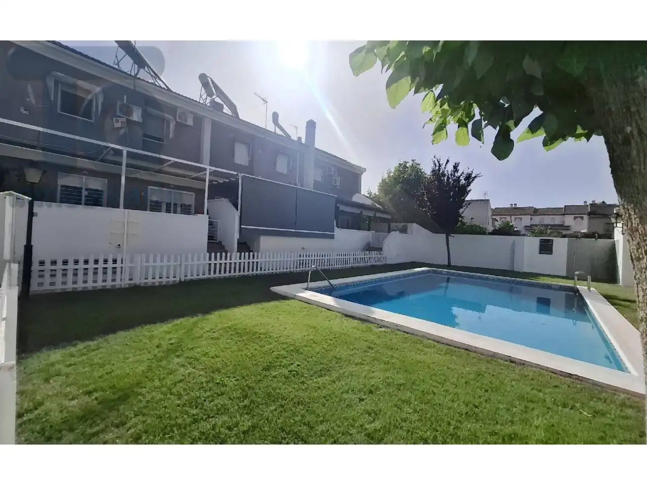 Piscina de Casa adosada en venda en Alhendín amb Aire condicionat, Calefacció i Piscina comunitària