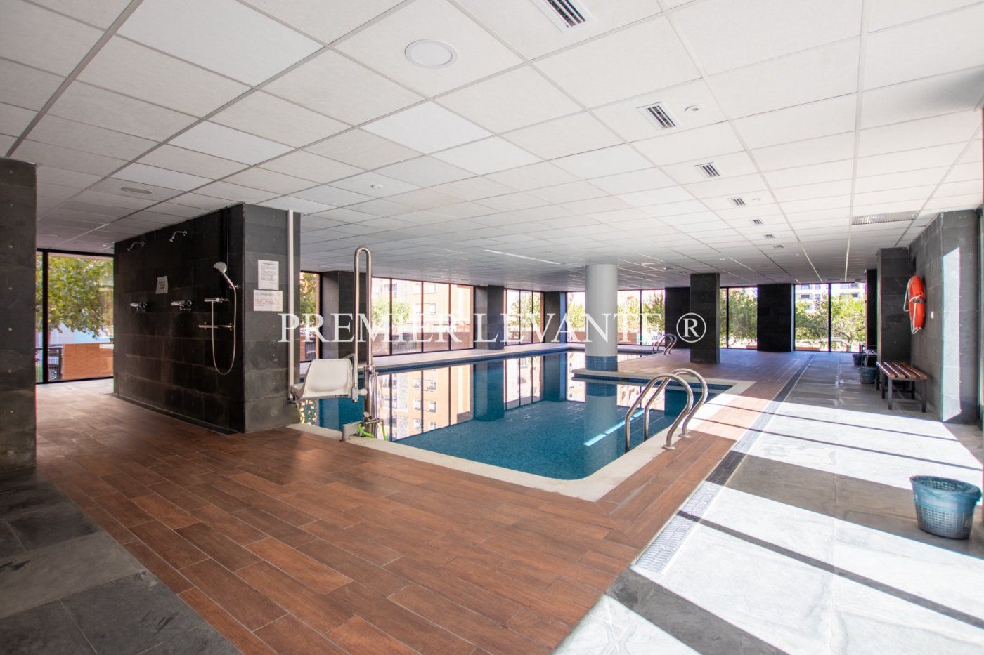 Swimming pool of Flat for sale in Alicante / Alacant  with Air Conditioner, Heating and Storage room