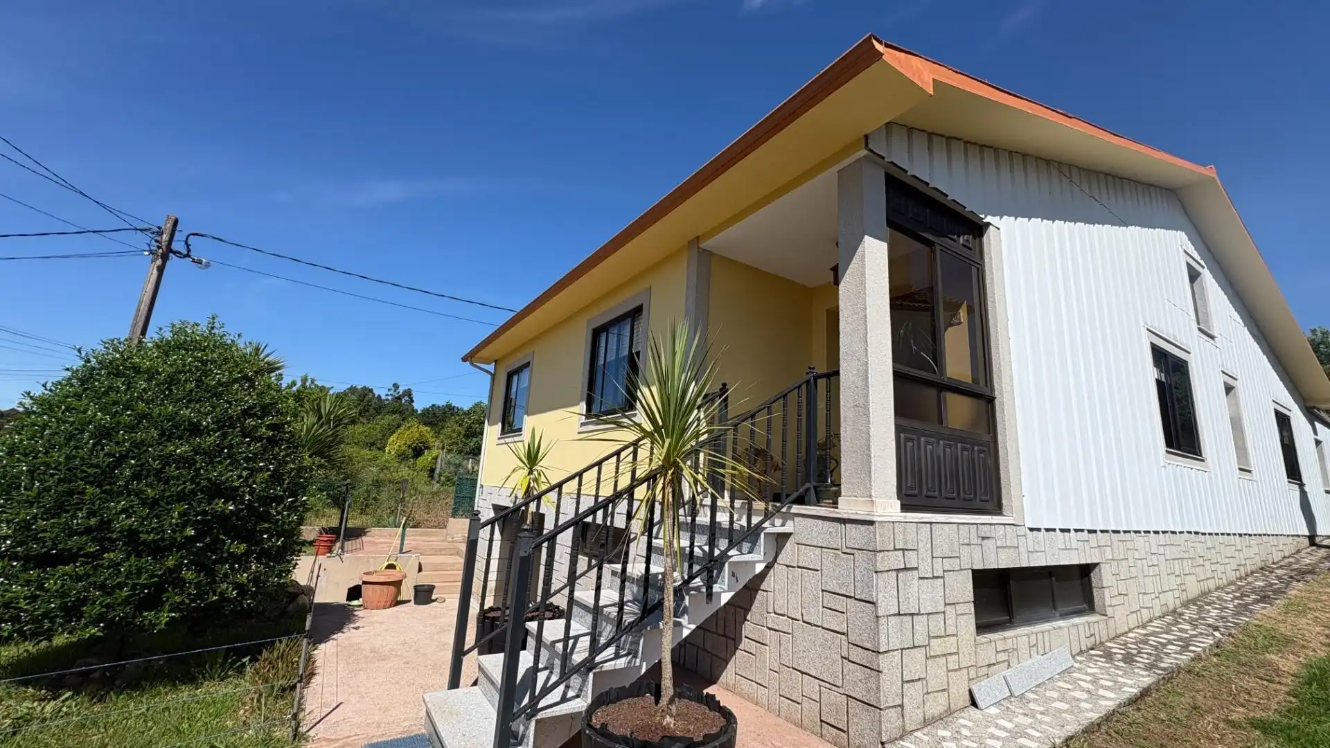 Vista exterior de Casa o xalet en venda en Mugardos amb Calefacció