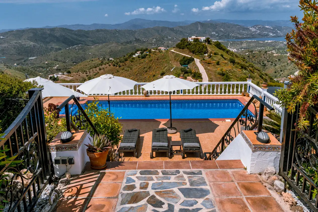 Piscina de Casa o xalet en venda en Canillas de Aceituno amb Aire condicionat, Terrassa i Piscina