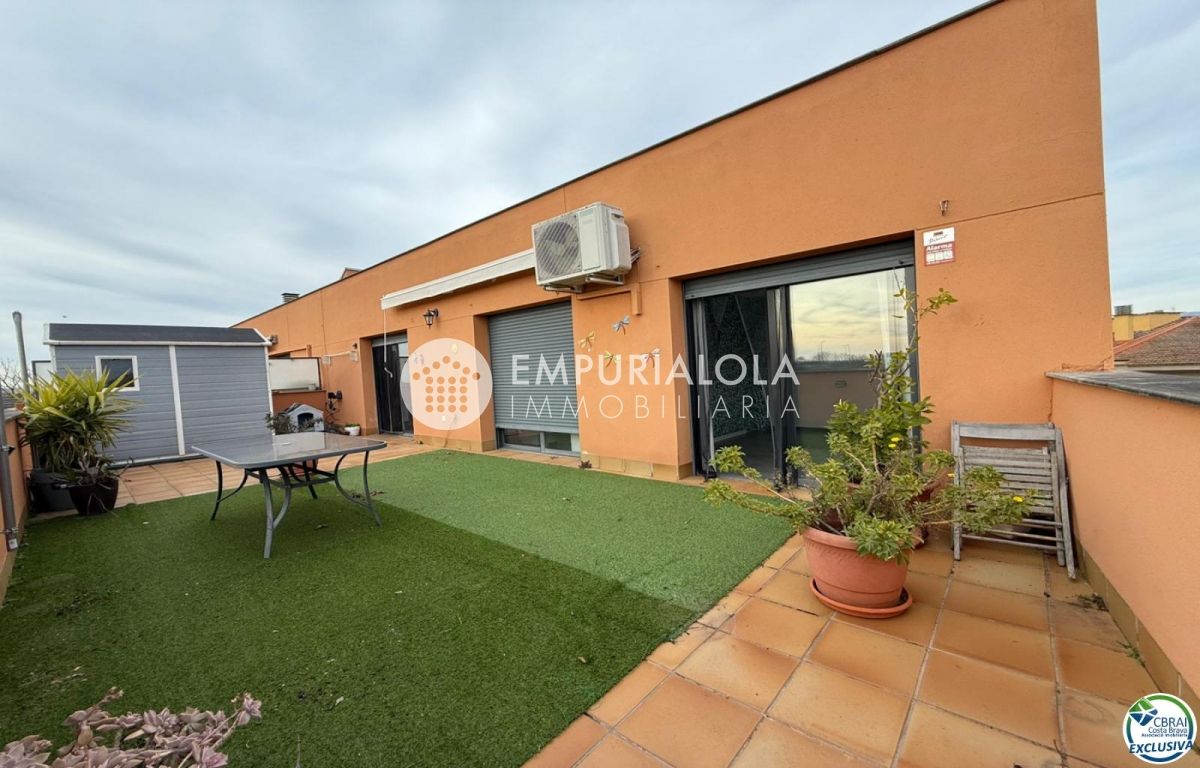 Terrasse von Wohnungen zum Verkauf in Figueres mit Klimaanlage und Schwimmbad