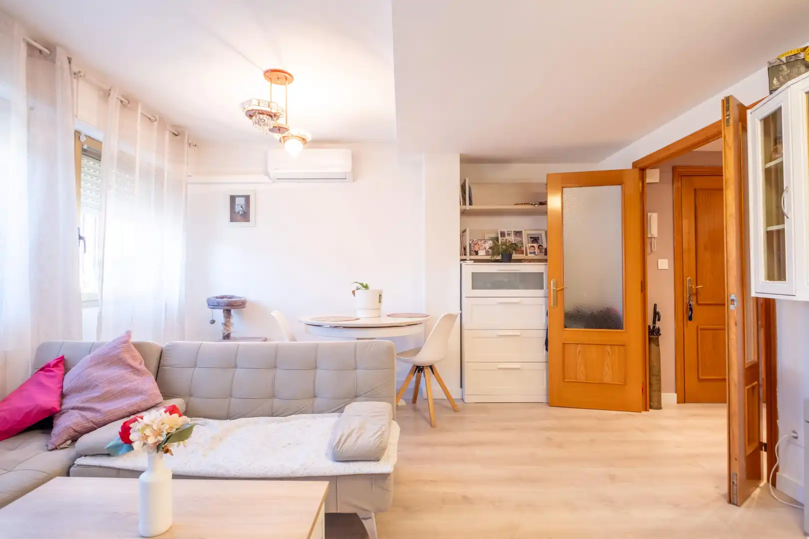 Wohnzimmer von Erdgeschoss zum Verkauf in Zaragoza mit Klimaanlage, Heizung und Terrasse