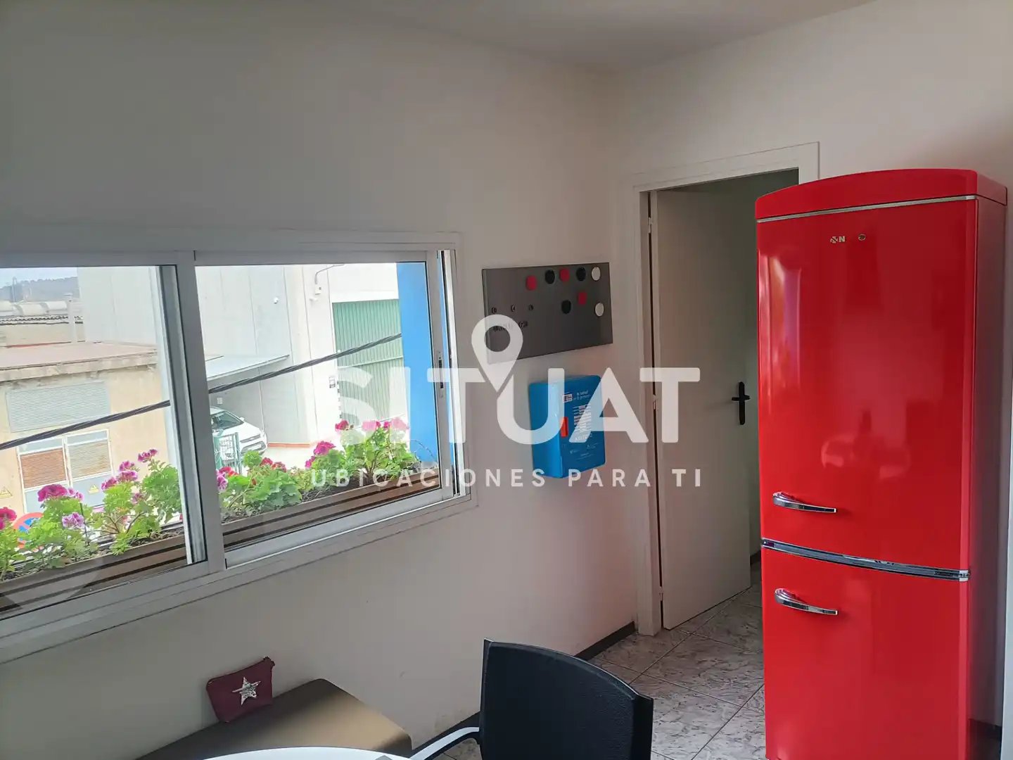 Cocina de Nave industrial en venta en Sant Andreu de la Barca con Calefacción y Alarma