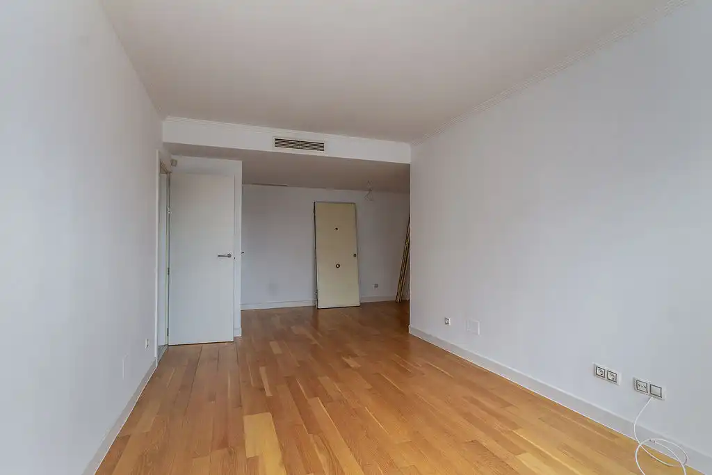 Flat for sale in Madrid  with Storage room and Swimming Pool