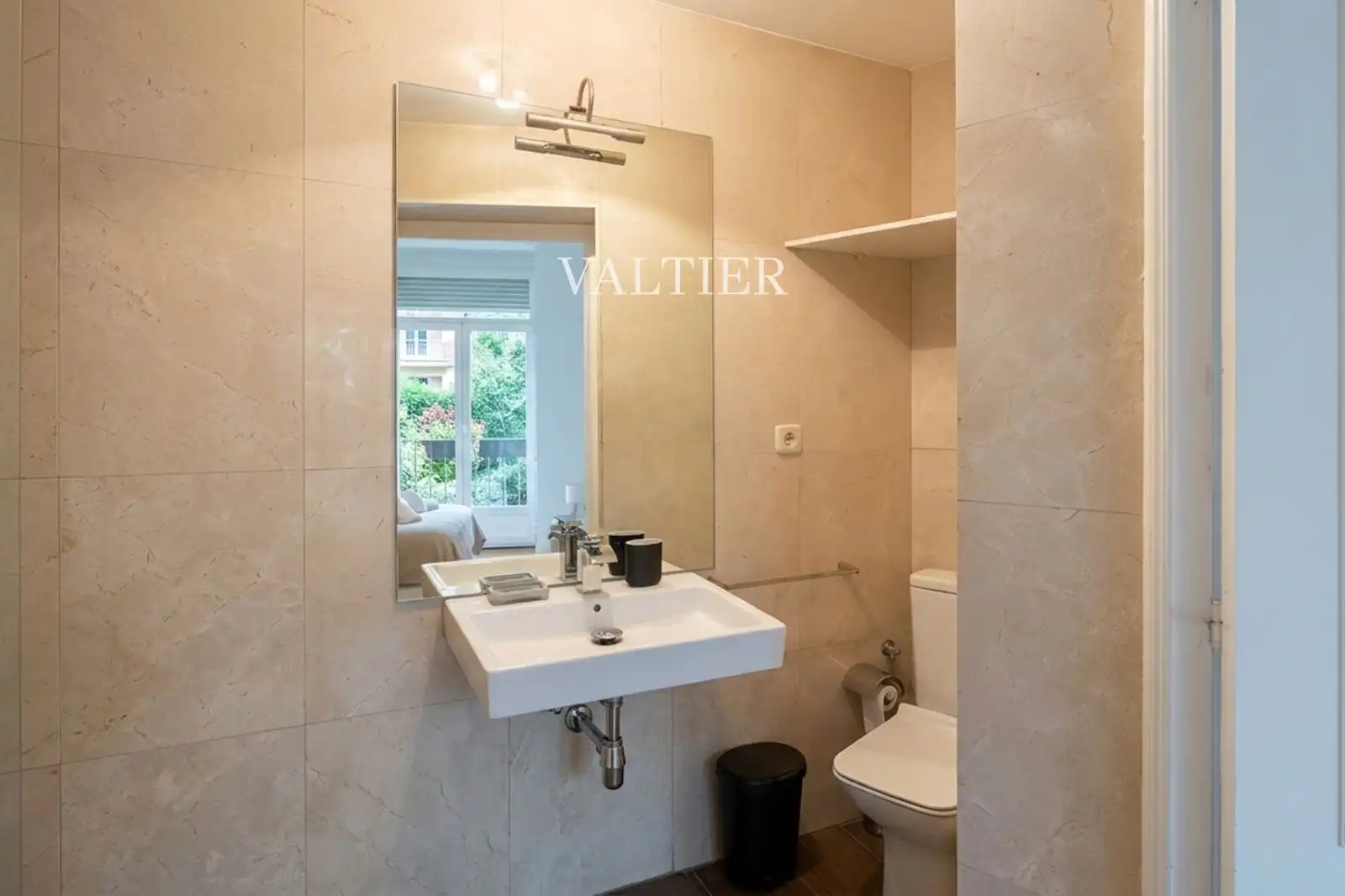Bathroom of Flat for rent in Madrid  with Air Conditioner, Terrace and Furnished