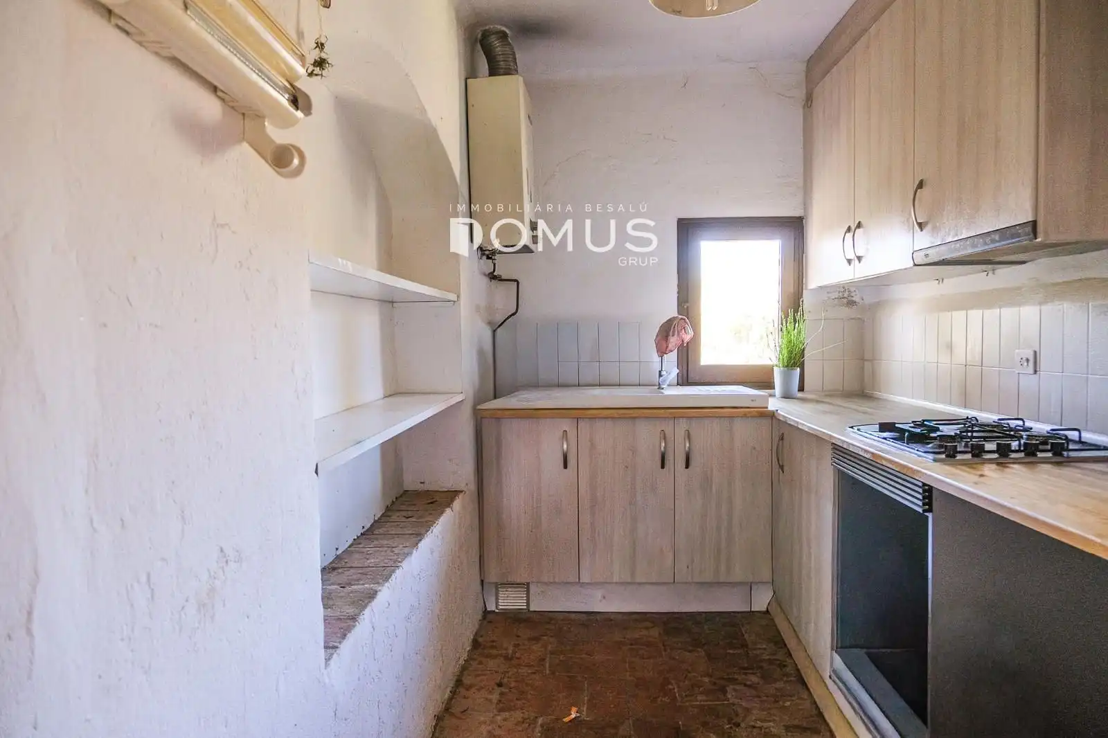 Cocina de Finca rústica en venta en Besalú con Jardín privado