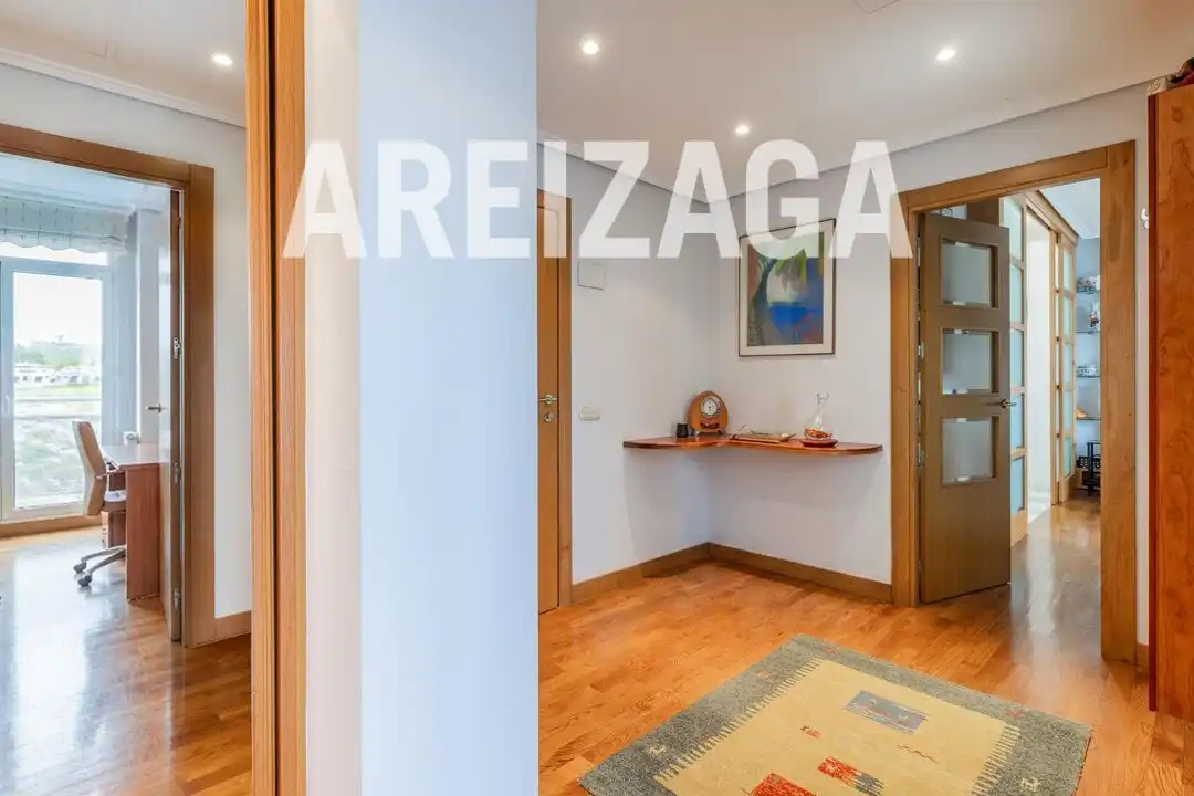 Piso en venta en Donostia - San Sebastián  con Calefacción, Terraza y Trastero