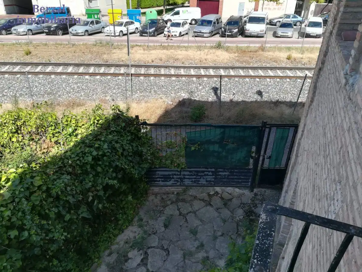 Aparcament de Finca rústica en venda en  Logroño amb Jardí privat, Traster i Balcó