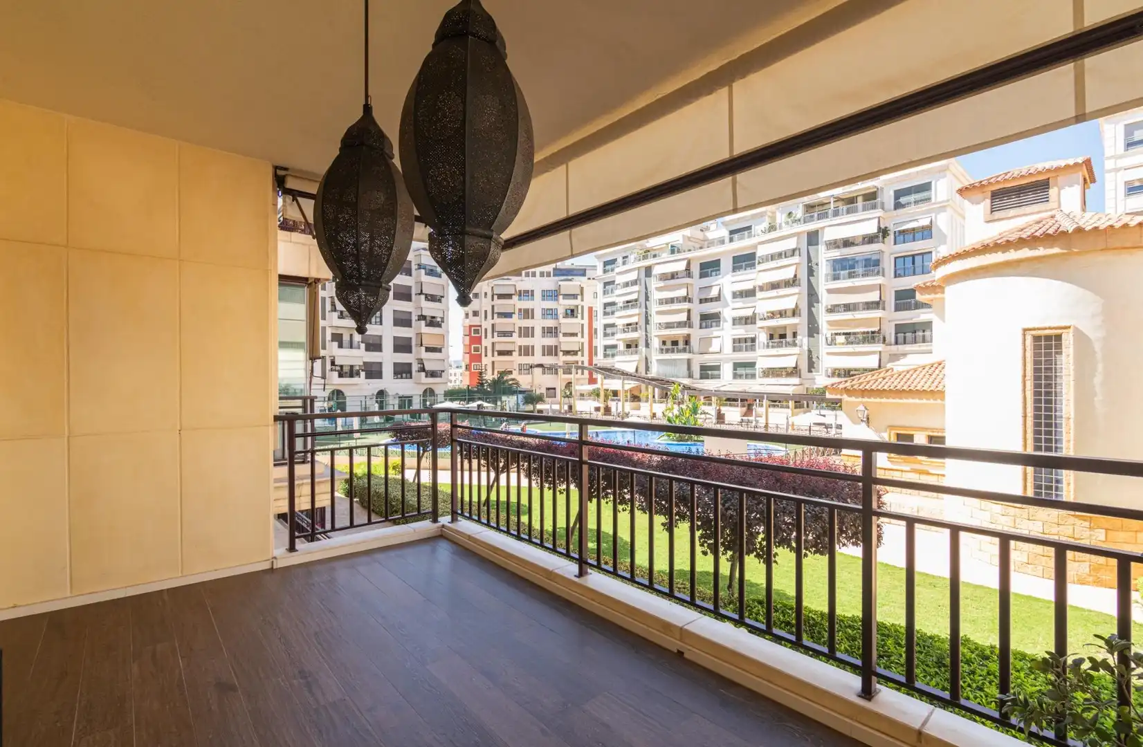 Terrassa de Pis en venda en Elche / Elx amb Aire condicionat, Calefacció i Jardí privat