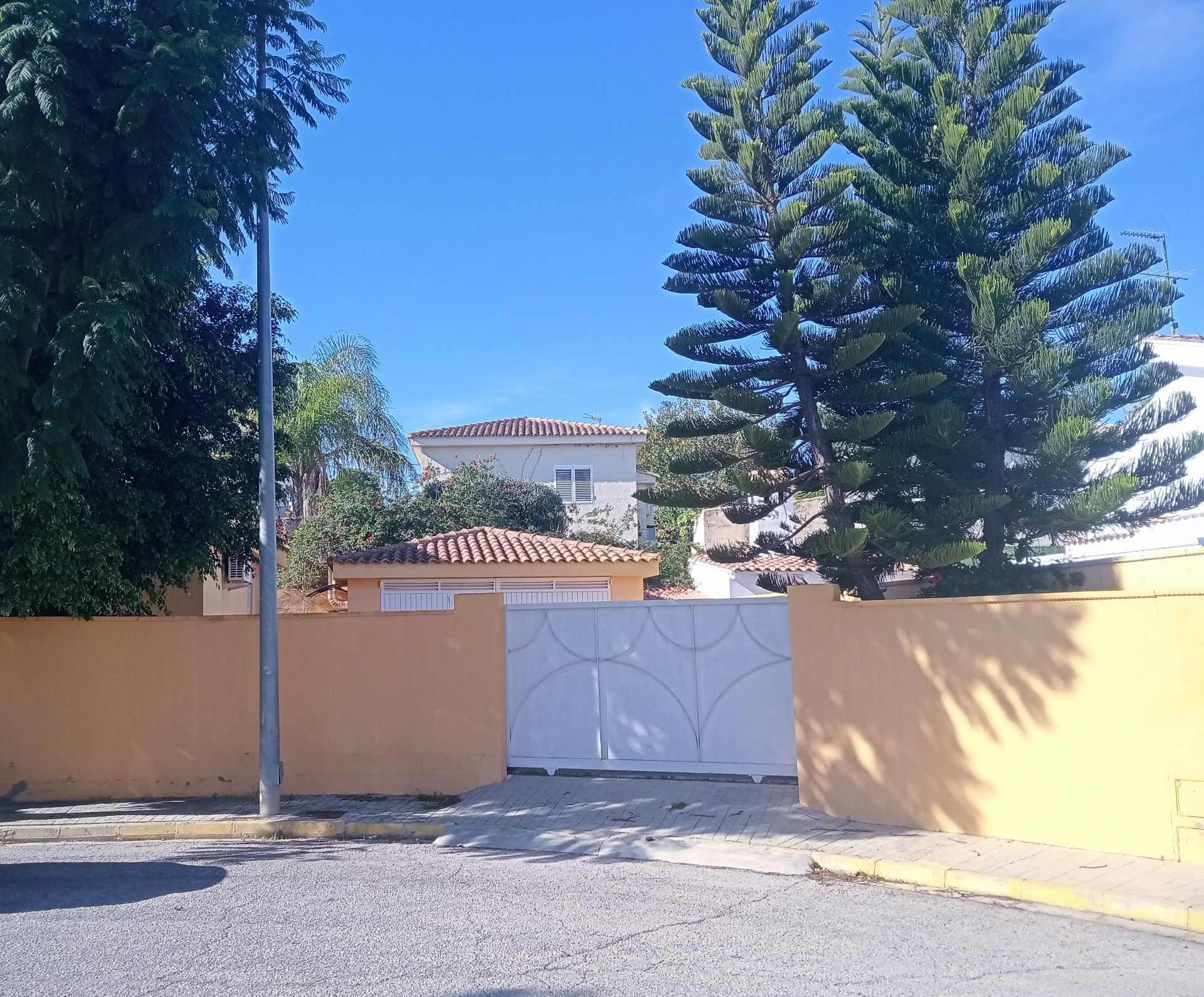 Exterior view of House or chalet for sale in La Pobla de Vallbona  with Private garden, Storage room and Swimming Pool