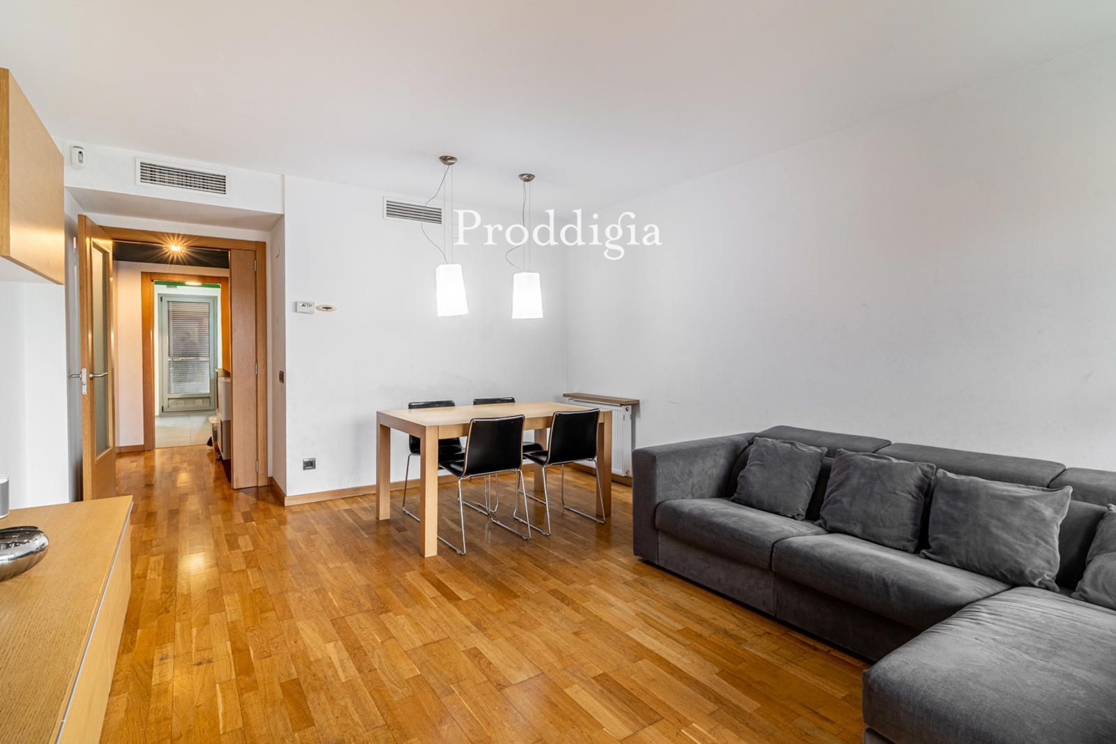 Living room of Flat for sale in Sant Cugat del Vallès  with Air Conditioner and Heating