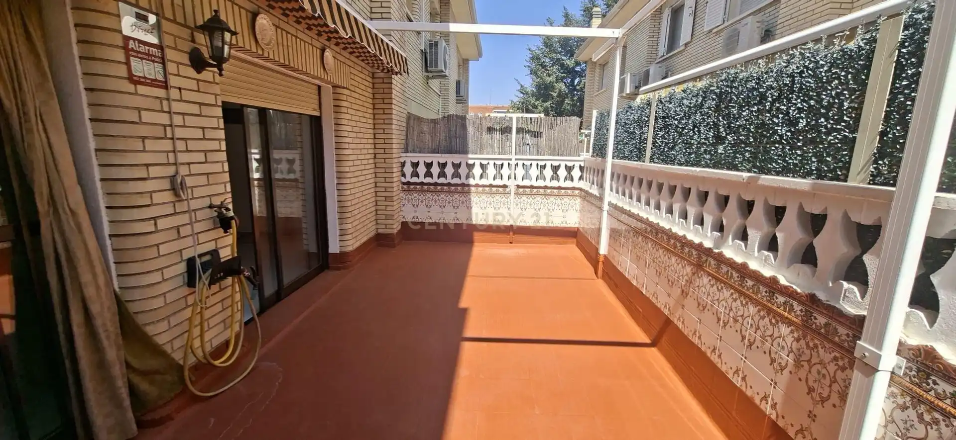 Terrasse von Einfamilien-Reihenhaus zur Miete in Boadilla del Monte mit Abstellraum, Ofen und Waschmaschine