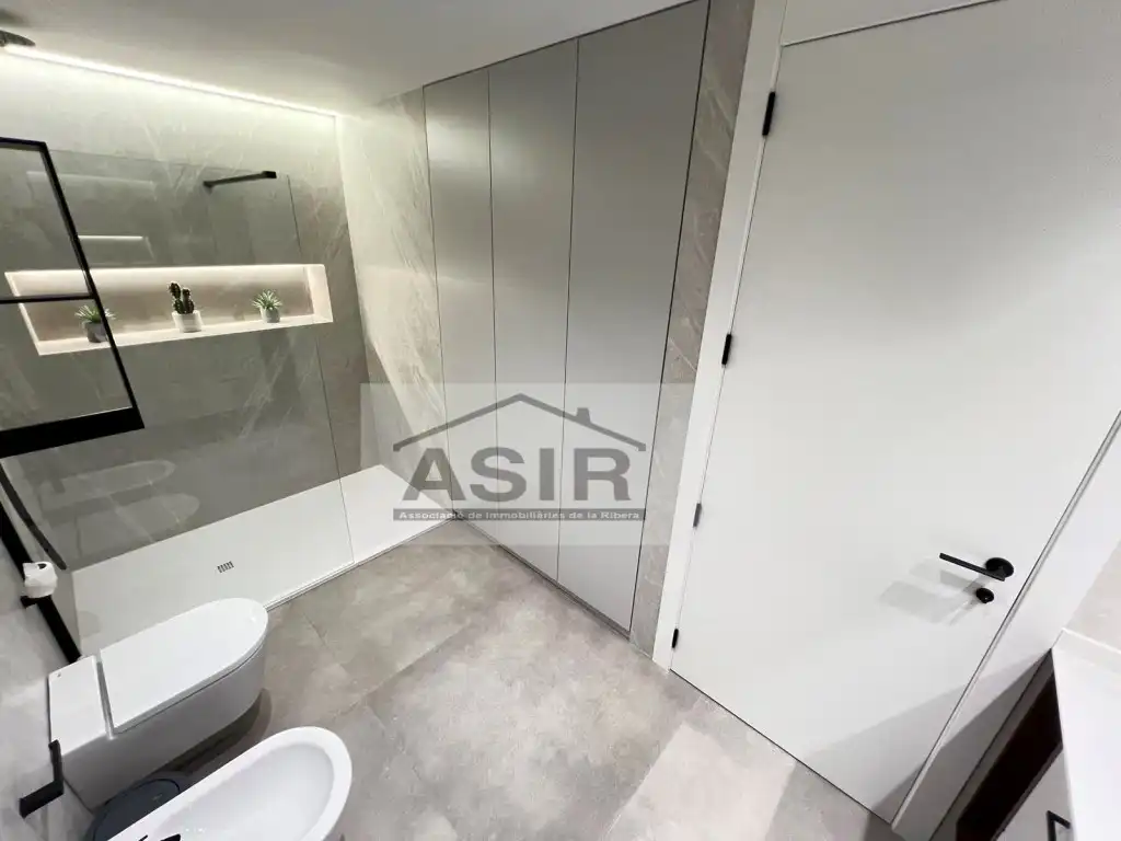 Bathroom of Houses for sale in Algemesí  with Air Conditioner and Swimming Pool