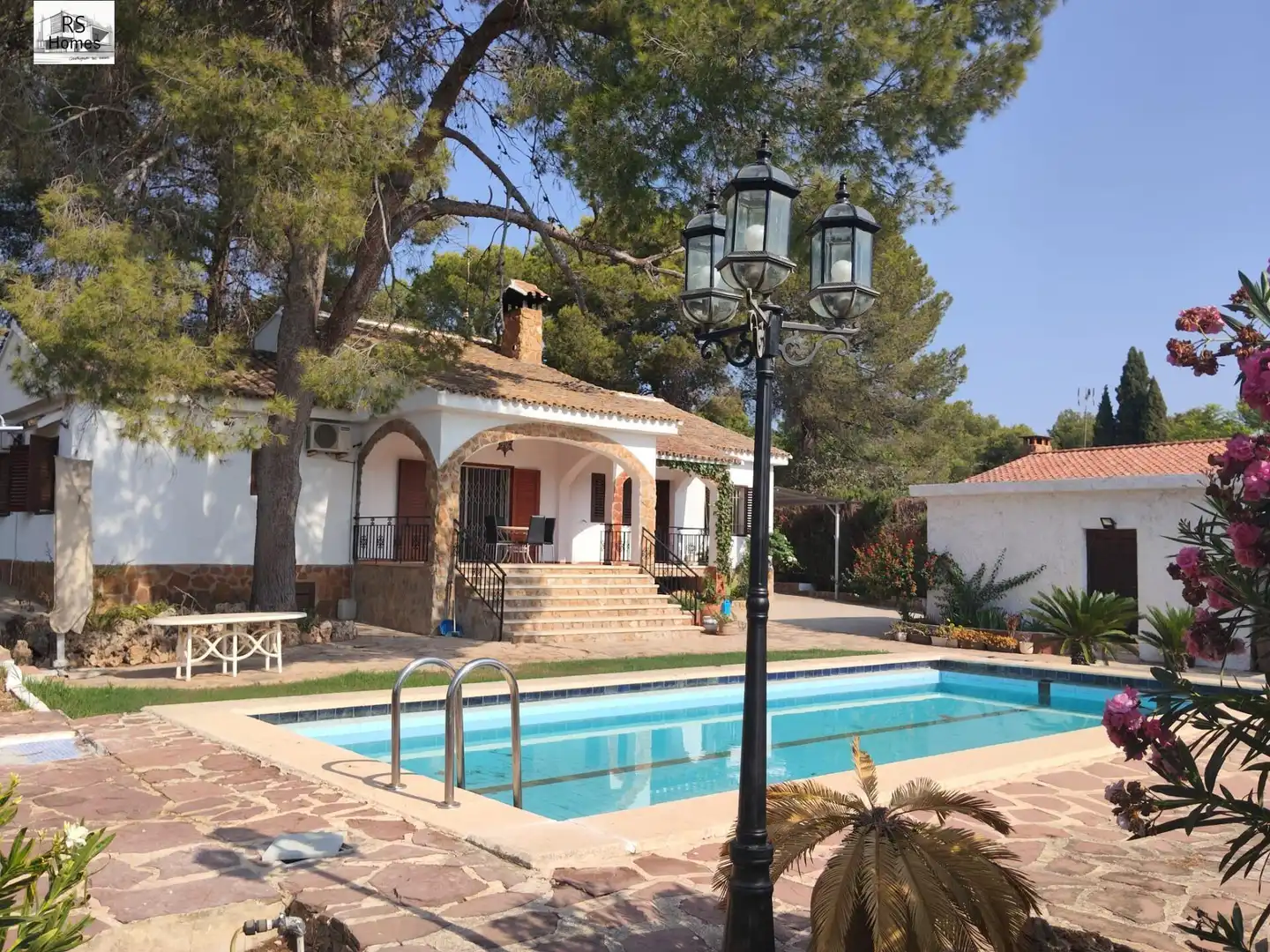 Vista exterior de Casa o chalet de alquiler en L'Eliana con Aire acondicionado, Calefacción y Jardín privado