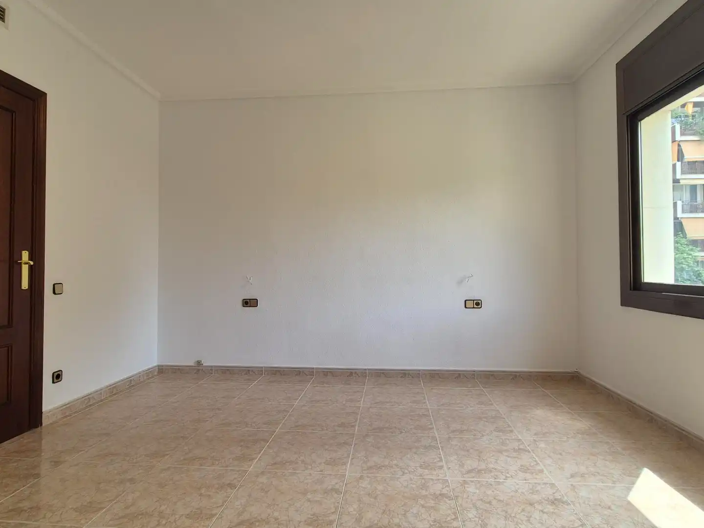 Piso en venta en Barcelona con Calefacción, Horno y Balcón