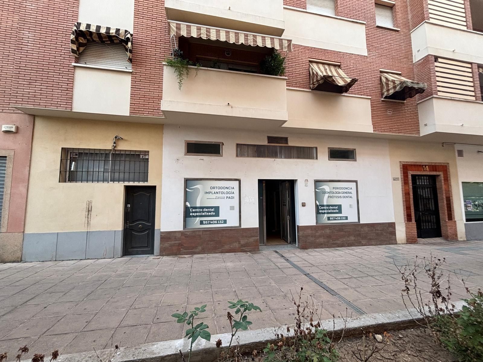 Vista exterior de Local en venta en  Córdoba Capital