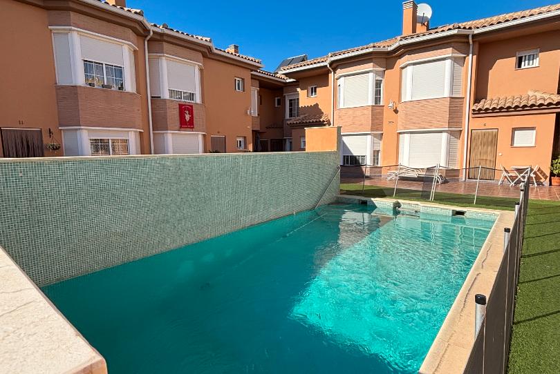 Photo 1 of Single-family semi-detached for sale in Calle Colibrí, 2, Las Cañadas, Málaga