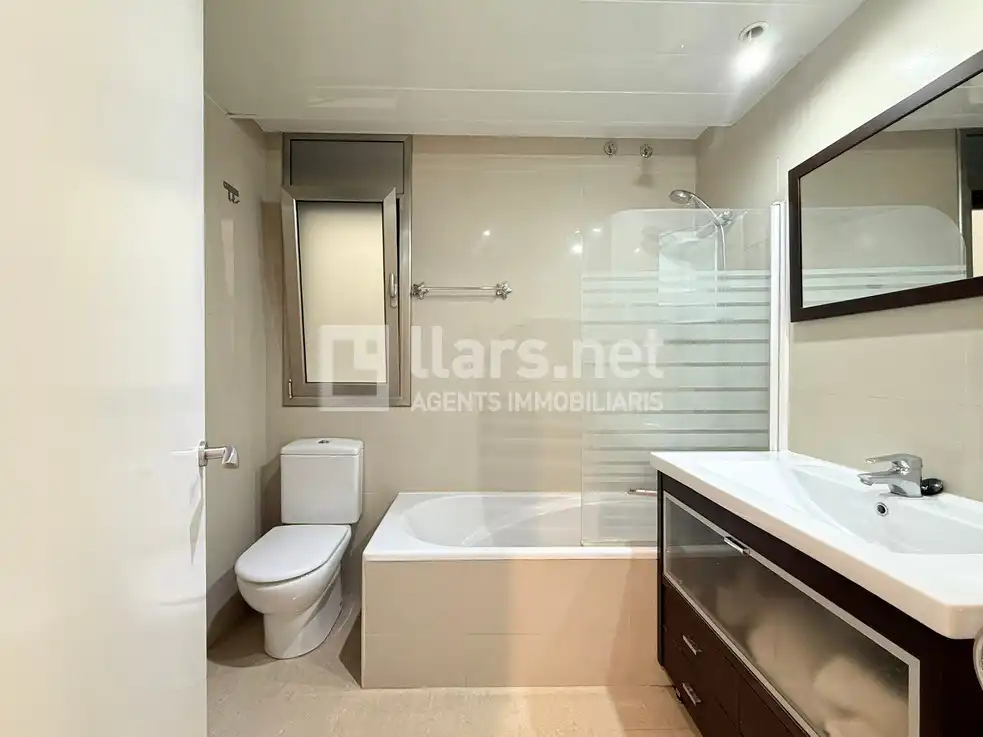 Bathroom of Flat for sale in Vilanova i la Geltrú  with Air Conditioner, Heating and Terrace