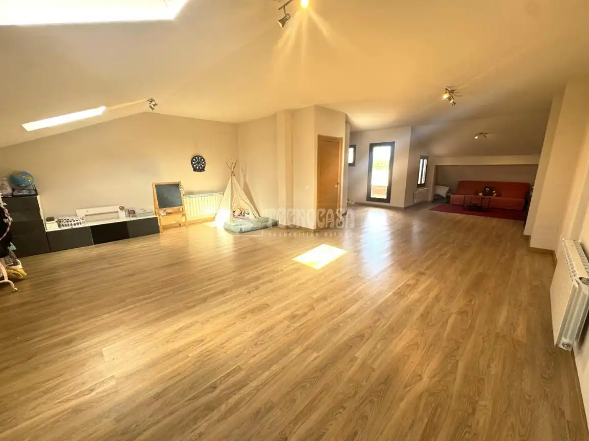 Detached homes for sale in Alcalá de Henares  with Air Conditioner, Terrace and Community pool