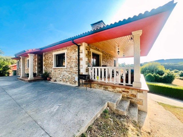 Terrassa de Casa o xalet en venda en Carral amb Calefacció, Jardí privat i Parquet