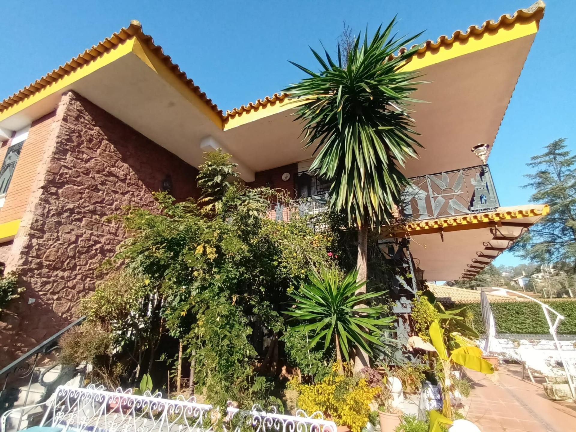 Vista exterior de Casa o xalet en venda en  Córdoba Capital amb Aire condicionat, Jardí privat i Parquet
