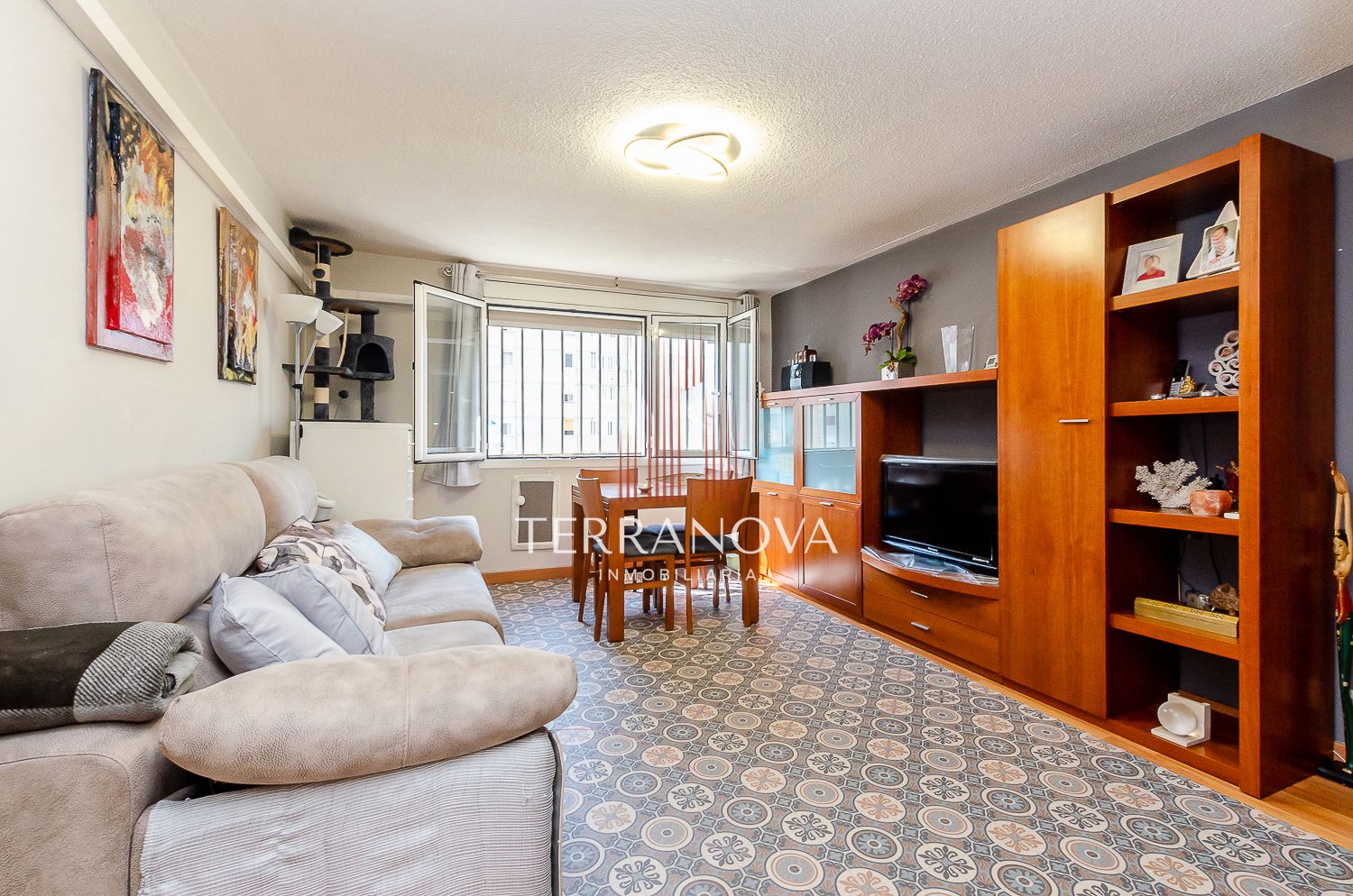 Living room of Flat for sale in L'Hospitalet de Llobregat  with Air Conditioner, Furnished and Washing machine