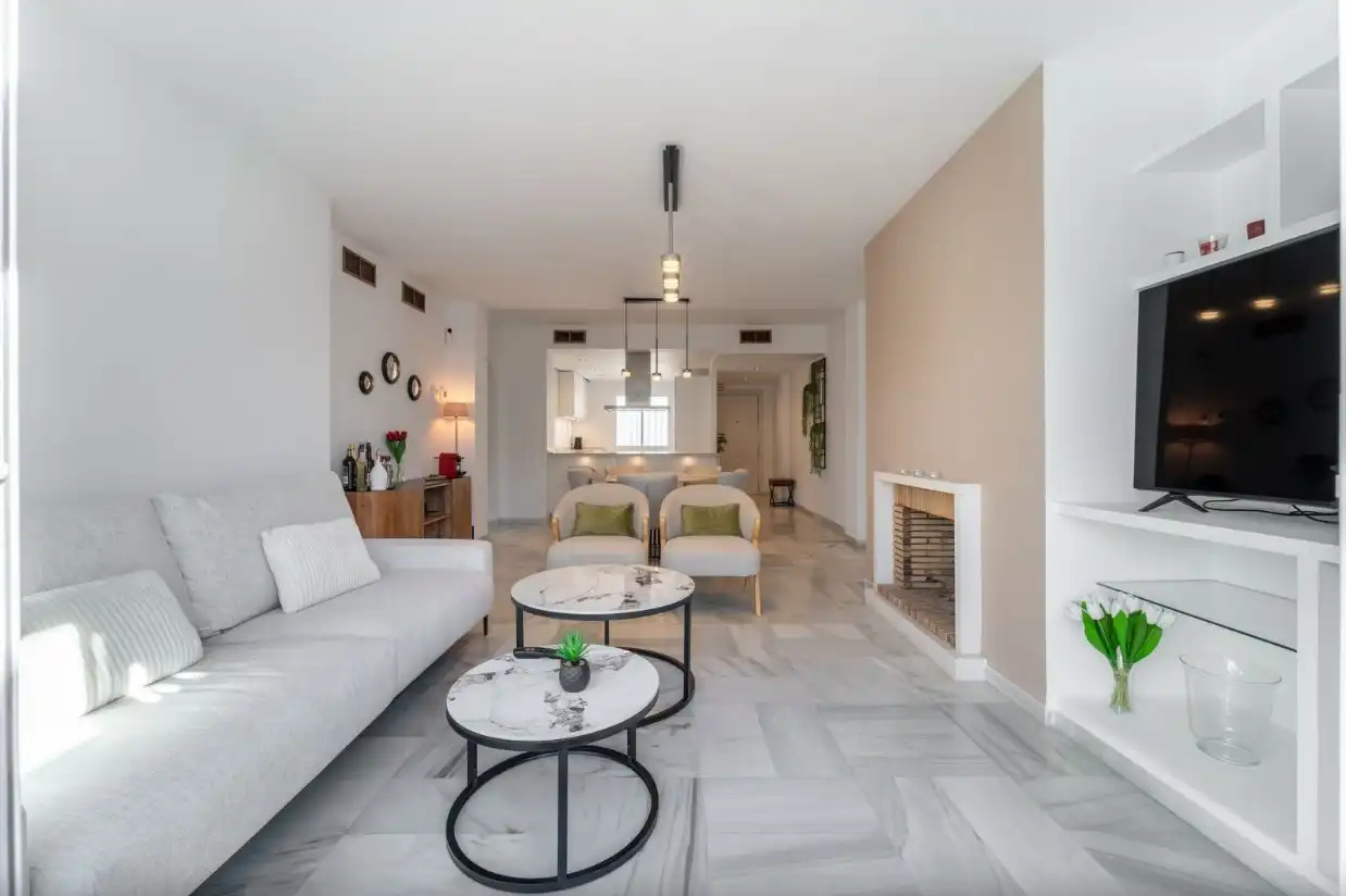 Sala d'estar de Dúplex en venda en Marbella amb Aire condicionat, Calefacció i Jardí privat