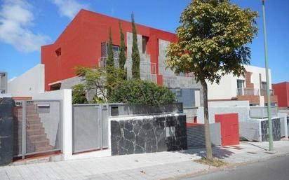 Vista exterior de Casa o xalet en venda en Las Palmas de Gran Canaria amb Jardí privat, Terrassa i Traster