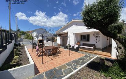 Vista exterior de Casa o xalet en venda en Bigues i Riells amb Aire condicionat, Calefacció i Jardí privat