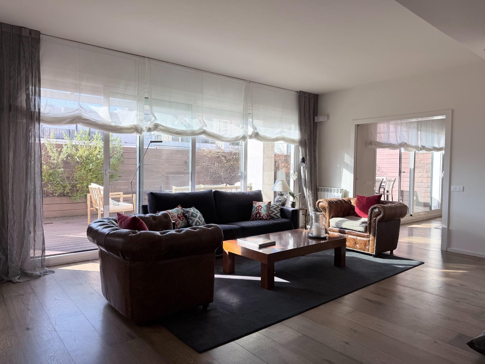 Sala d'estar de Àtic de lloguer en  Barcelona Capital amb Aire condicionat, Calefacció i Parquet