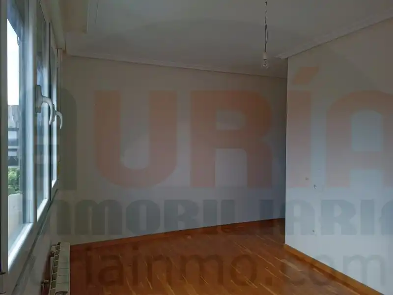 Sala d'estar de Pis en venda en Siero amb Calefacció i Parquet